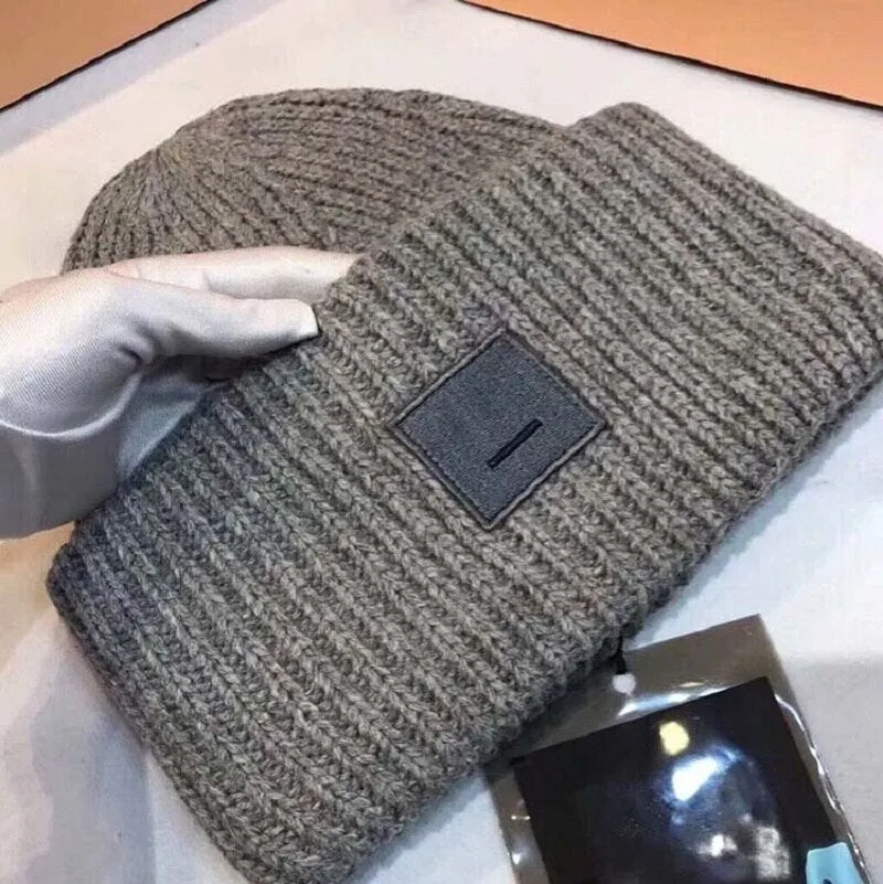 New Winter Hats For Women Knit Cap Smiling Face Couple Cap Lady Thread Knitted Beanie Chapeau Female Bonnet