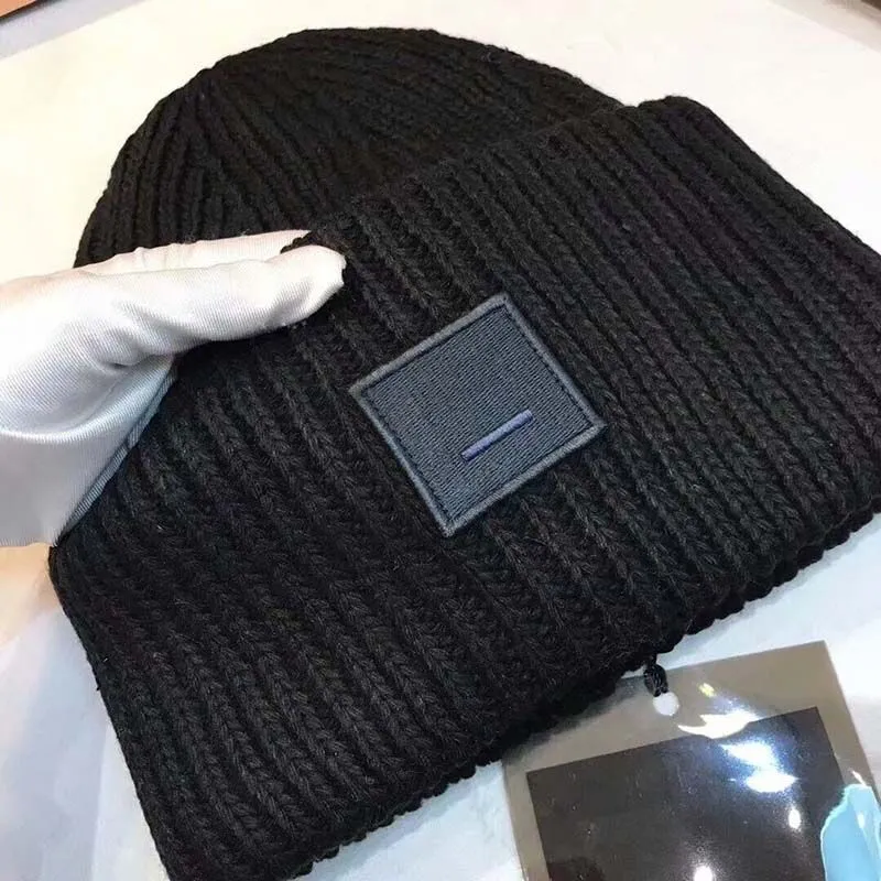 New Winter Hats For Women Knit Cap Smiling Face Couple Cap Lady Thread Knitted Beanie Chapeau Female Bonnet